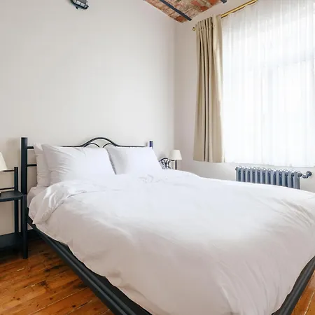 Apartment Cozy Flat With Balcony Near Istiklal Avenue *
