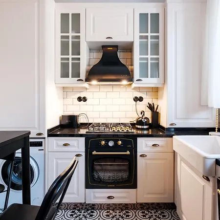 Cozy Flat With Balcony Near Istiklal Avenue